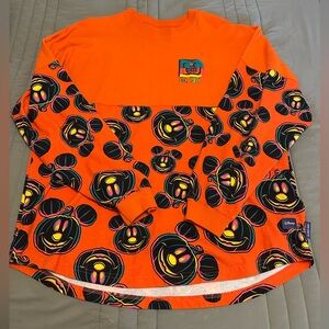 Disney Limited Halloween Crew Neck (Size Large)